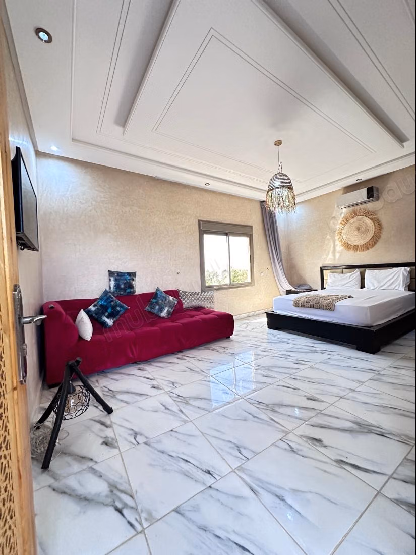 Villa à vendre à route d’ourika 
ghmate
