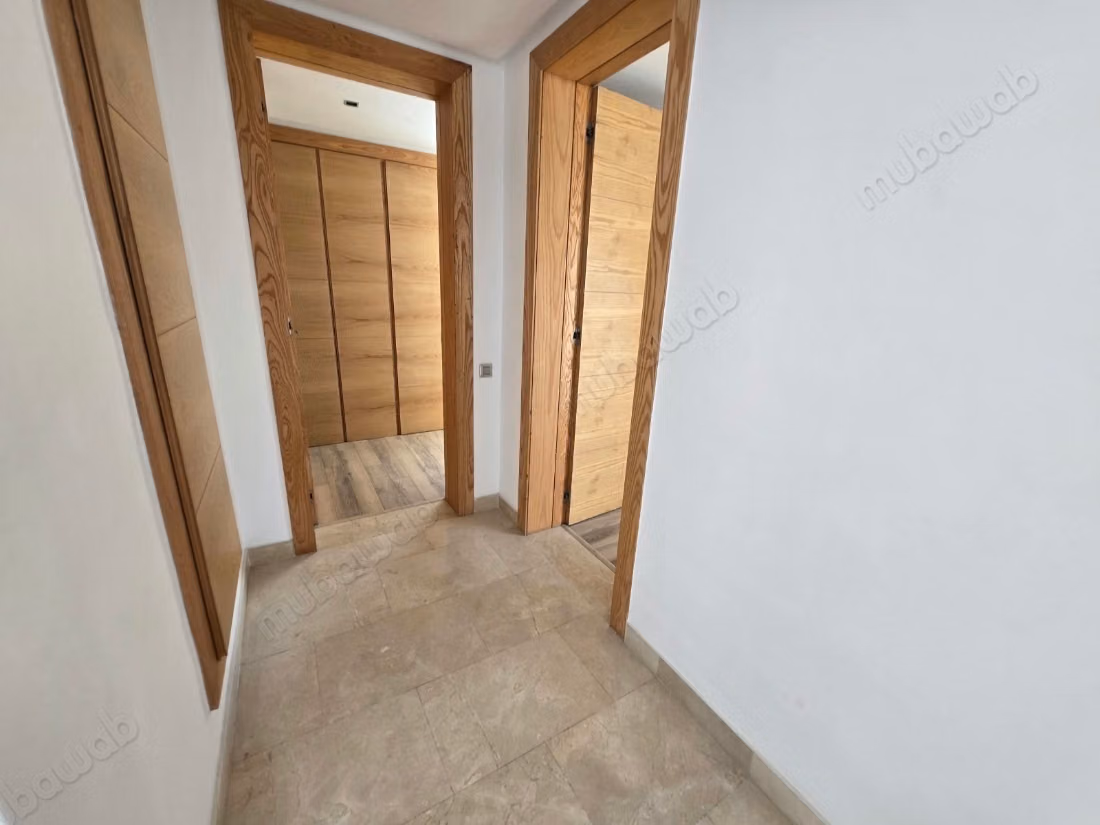 Appartement à vendre sur Bd Massira Khadra 
Racine. 3 pièces. Ascenseur et terrasse