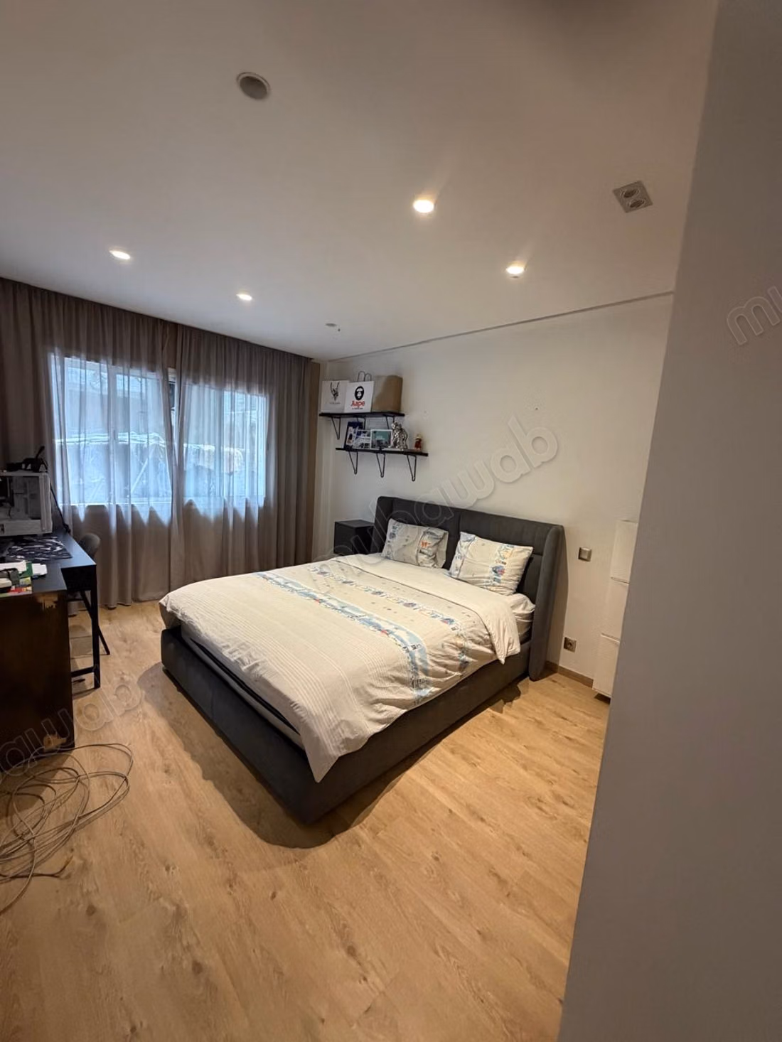 Appartement à vendre sur Bd Massira Khadra 
Racine. 3 pièces. Ascenseur et terrasse