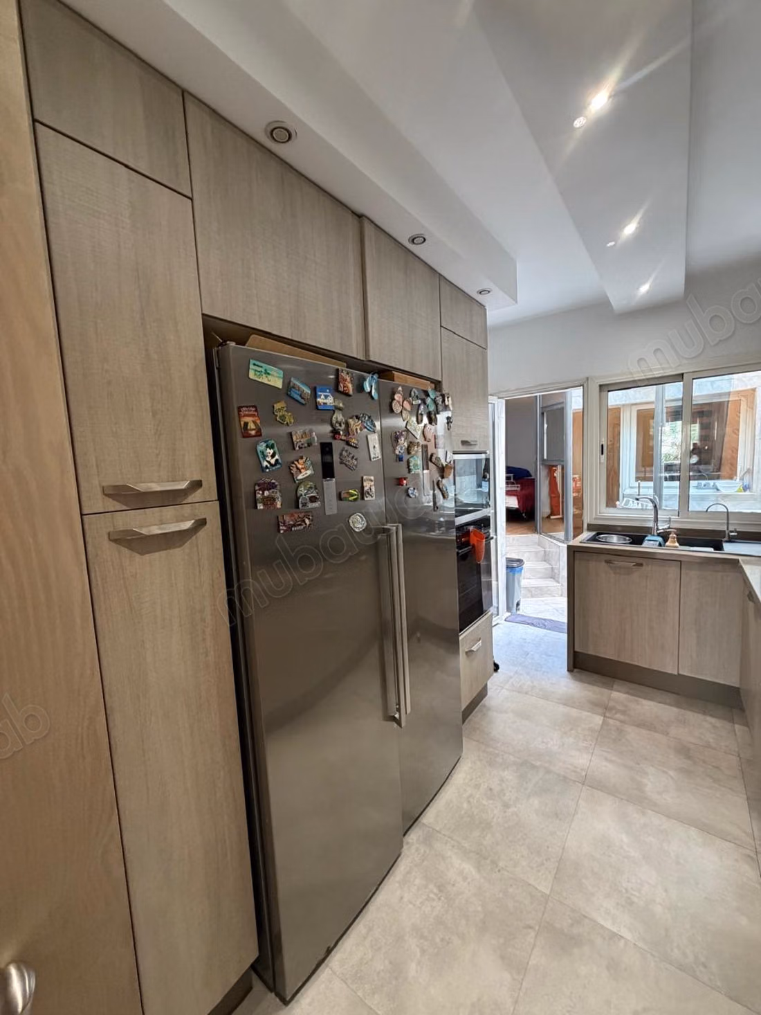 Appartement à vendre sur Bd Massira Khadra 
Racine. 3 pièces. Ascenseur et terrasse
