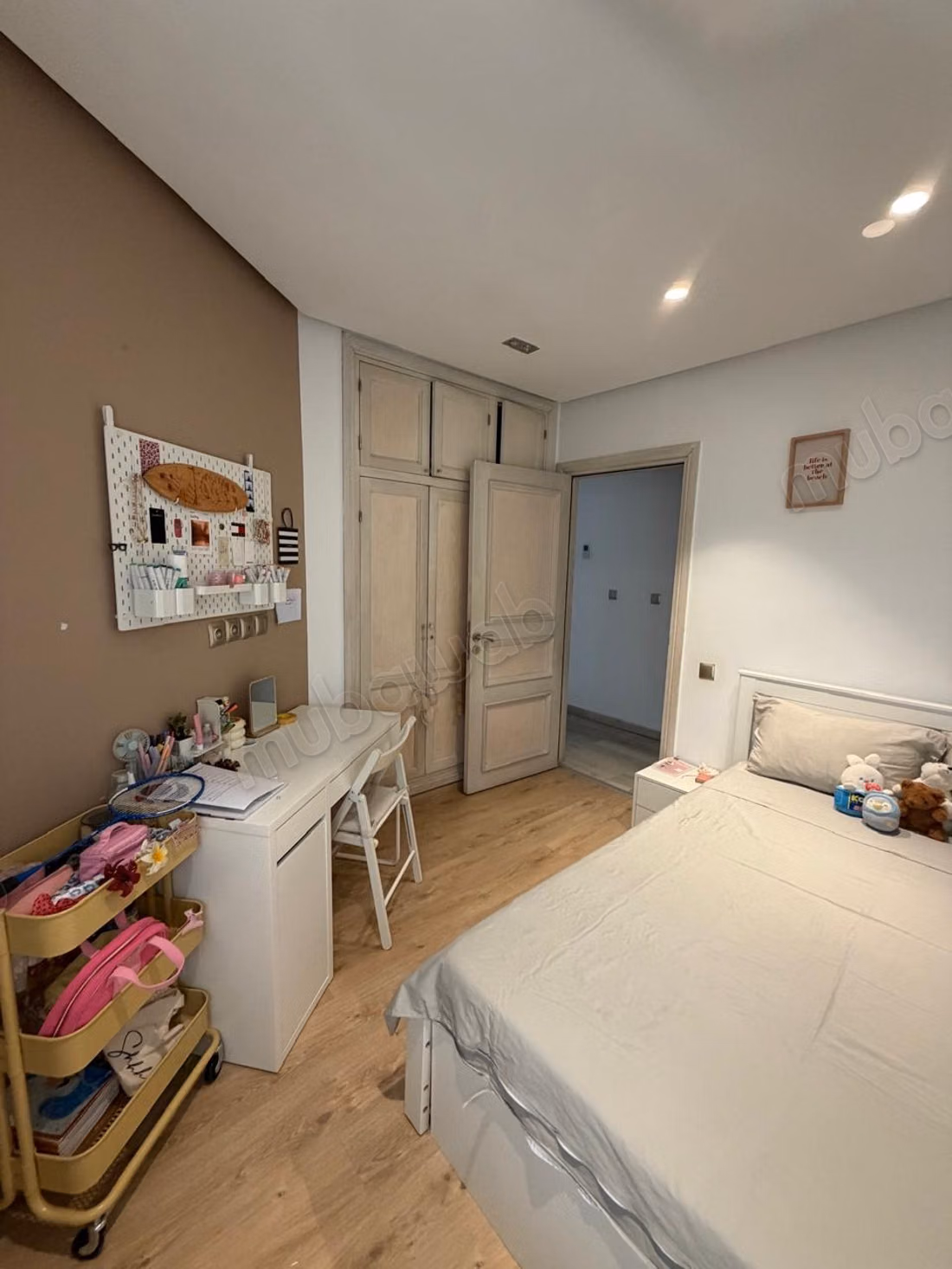Appartement à vendre sur Bd Massira Khadra 
Racine. 3 pièces. Ascenseur et terrasse