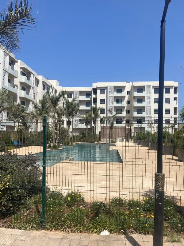 Appartement neuf 2 chambres, piscine Bouskoura