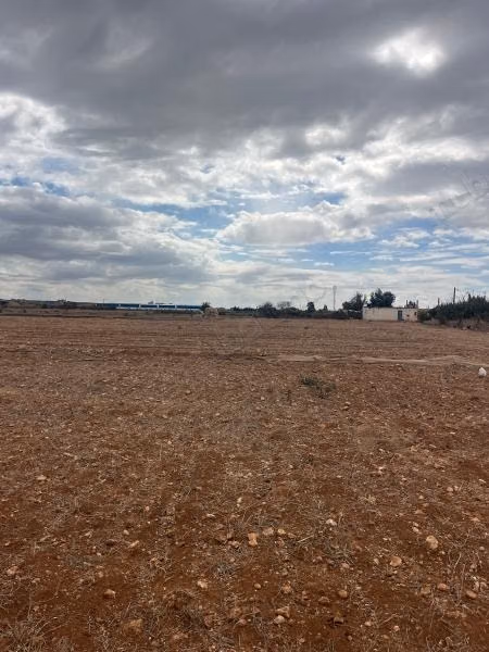 El jadida / Beau terrain à la vente à Al Kodia. Superficie 13700 m² pour stockage