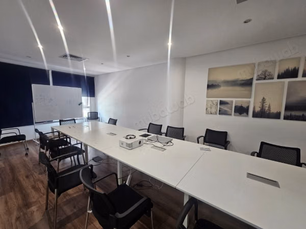Kantoorruimte van 307 m² te huur in Sidi Maârouf,