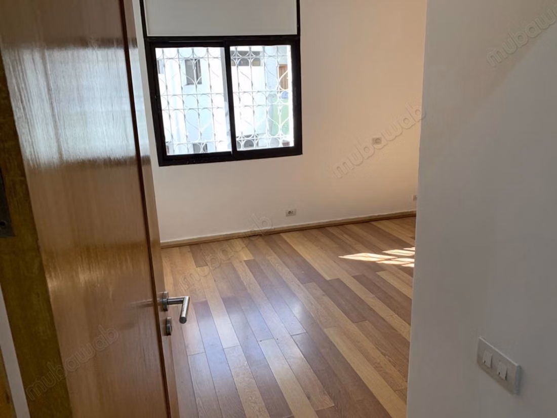 Louez cet appartement à Maârif.
Superficie 200 m².
Avec ascenseur