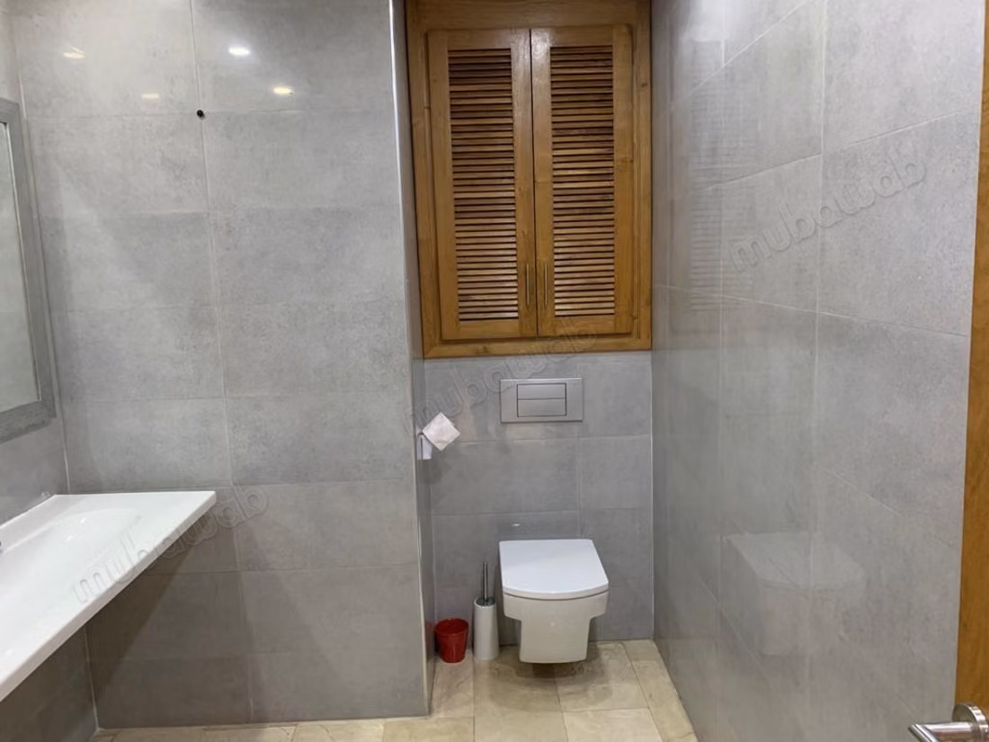 Louez cet appartement à Maârif.
Superficie 200 m².
Avec ascenseur