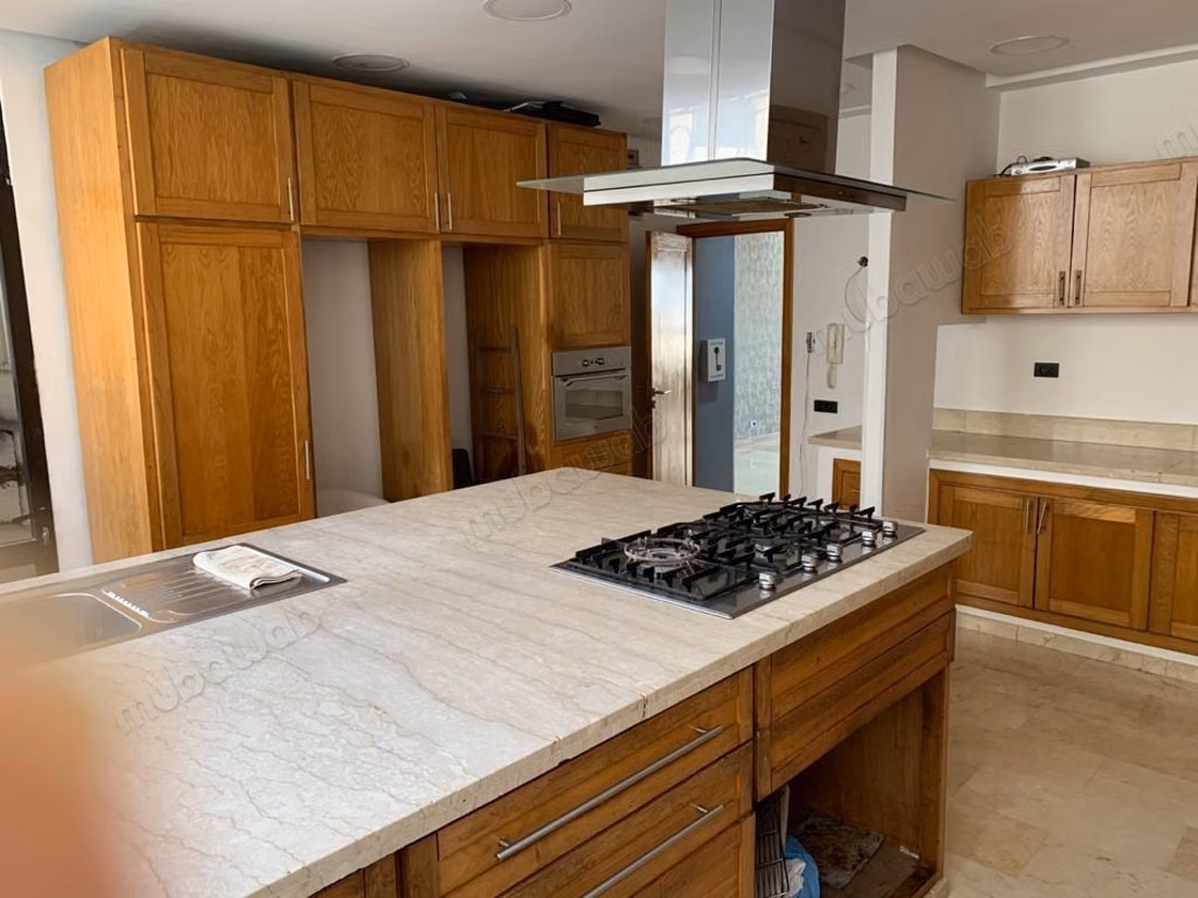 Louez cet appartement à Maârif.
Superficie 200 m².
Avec ascenseur