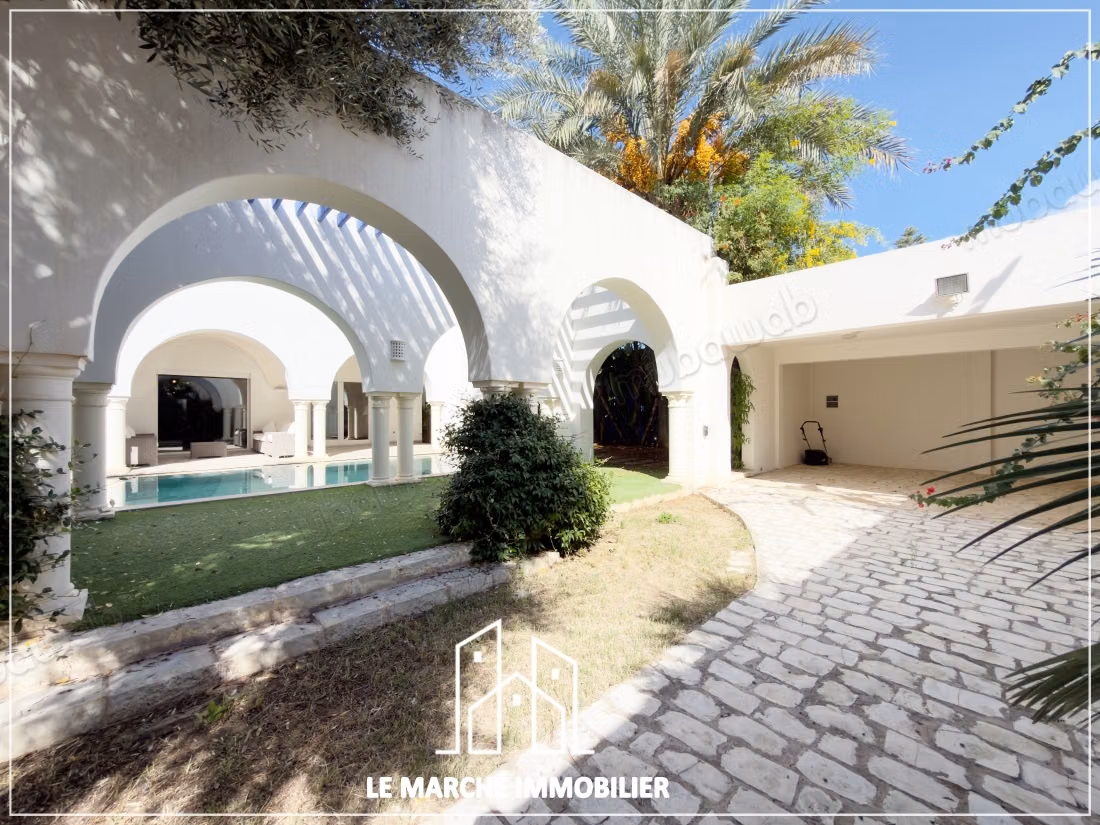 Villa en s5 de 500 m sur un terrain de 820m