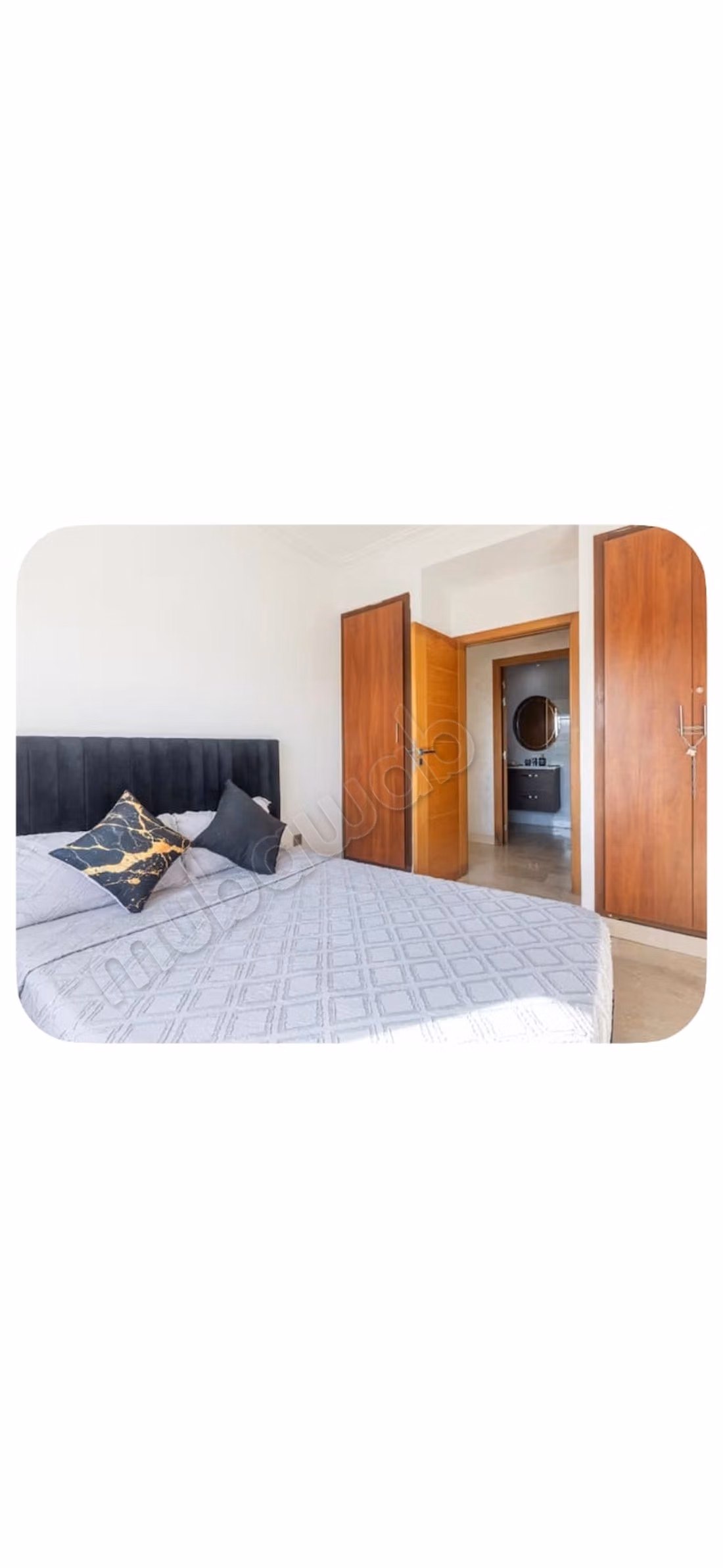 Location d'un appartement à Val Fleury. 
Surface de 85 m². 
Meublé