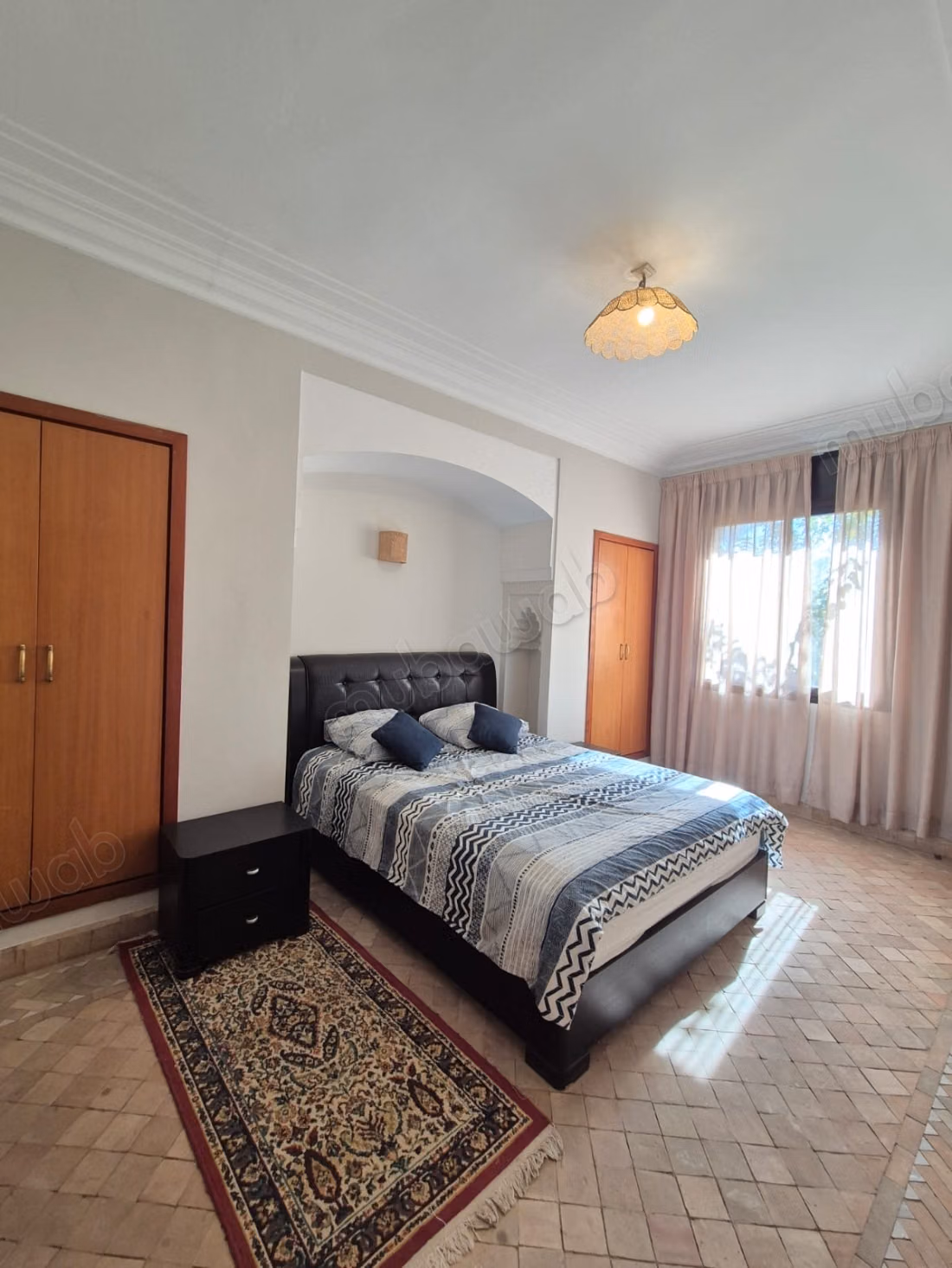 Targa, dans petite residence fermée avec piscine, jolie villa de charme en parfait état, 3 chambres