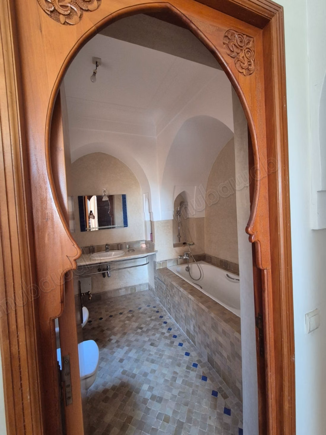Targa, dans petite residence fermée avec piscine, jolie villa de charme en parfait état, 3 chambres