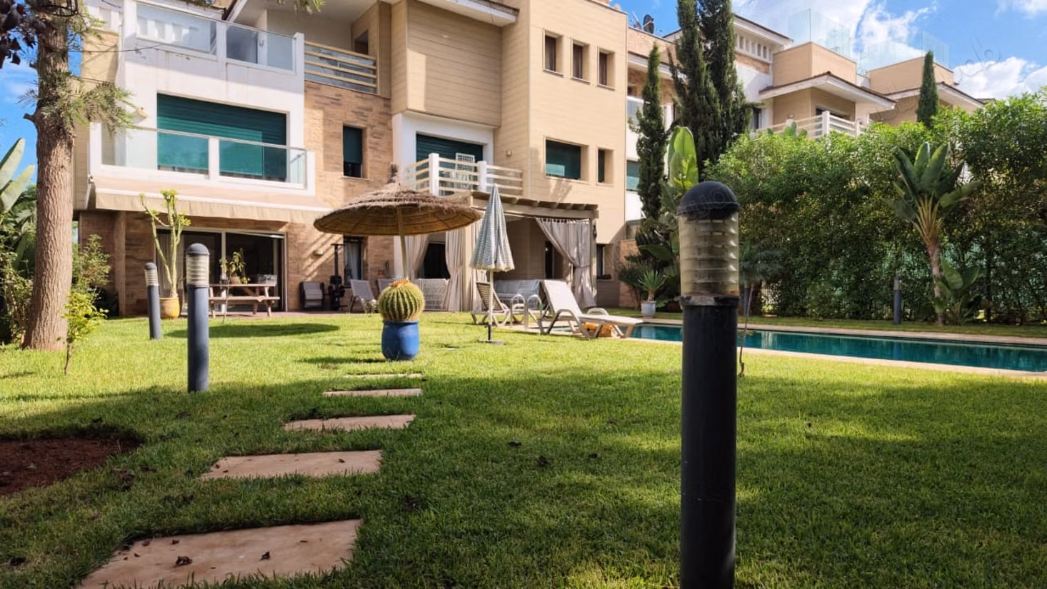 Rez de jardin meublé à louer à ville verte