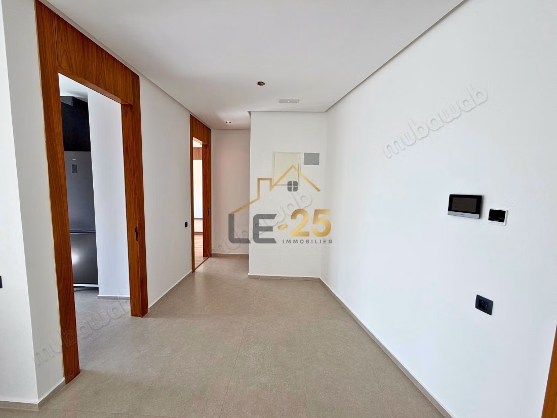 Appartement neuf avec terrasse et piscine à louer