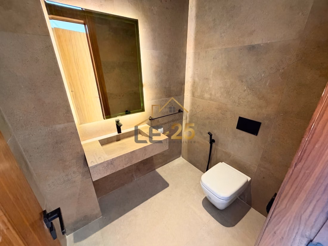 Appartement neuf avec terrasse et piscine à louer