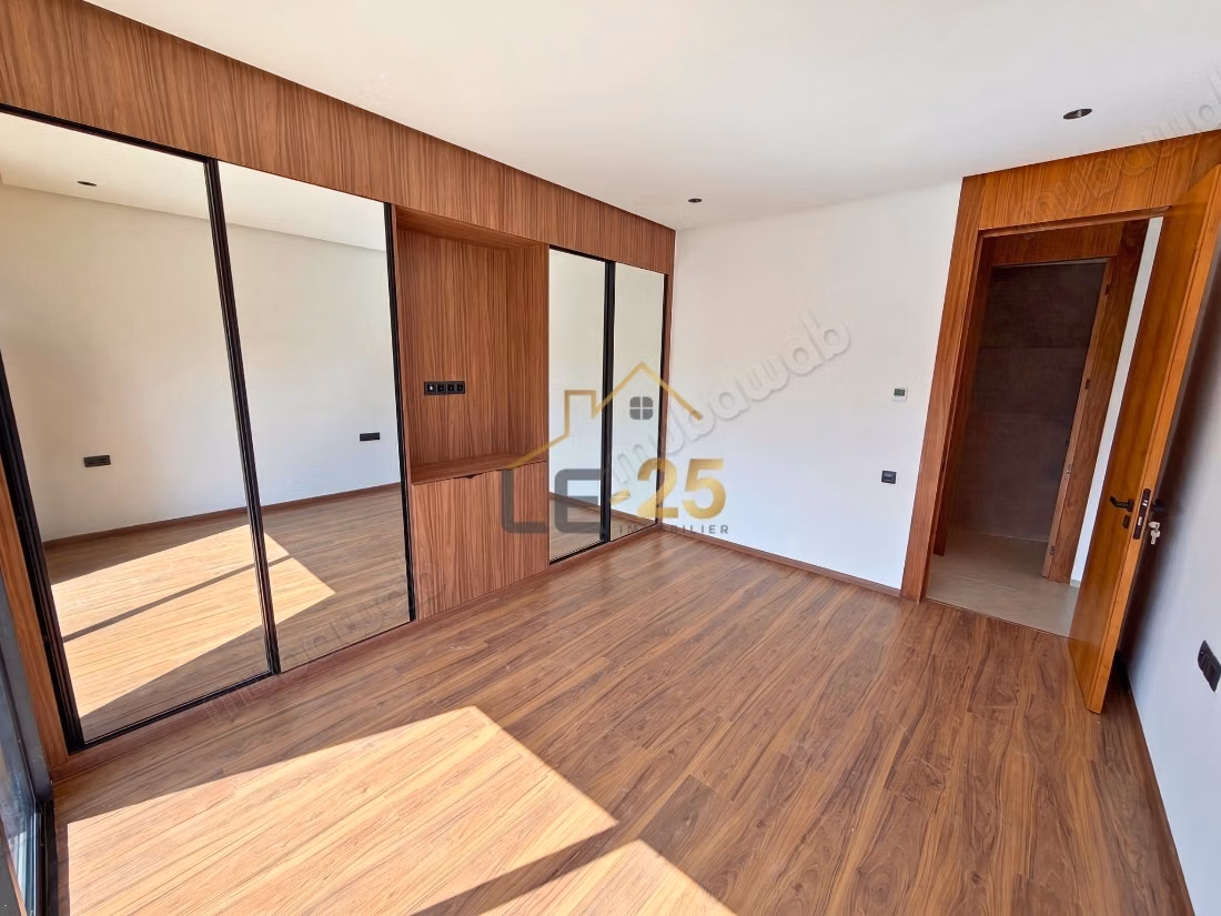 Appartement neuf avec terrasse et piscine à louer