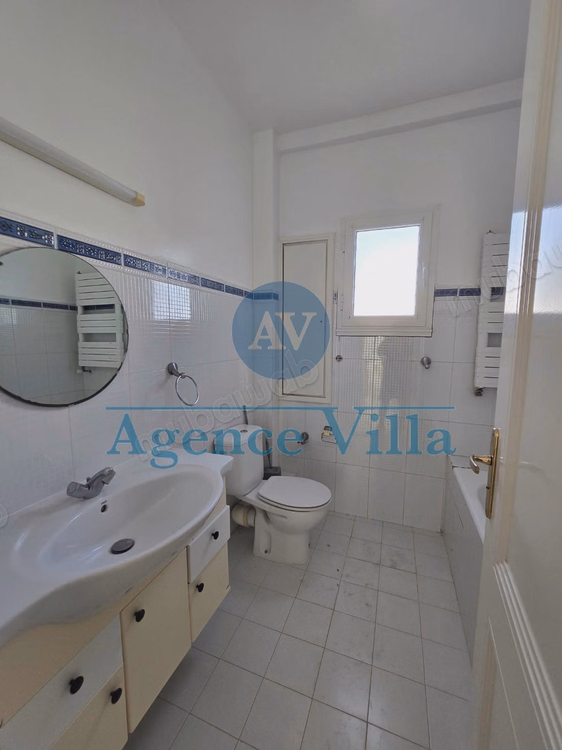 A vendre appartement s4 à la Soukra