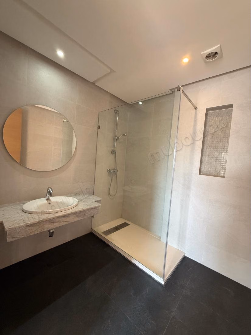 Appartement en vente à Riyad. 3 pièces. Résidence avec concierge, climatisation générale