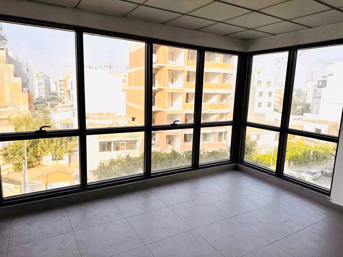 À louer – plateau de bureau de 112 m² avec parking