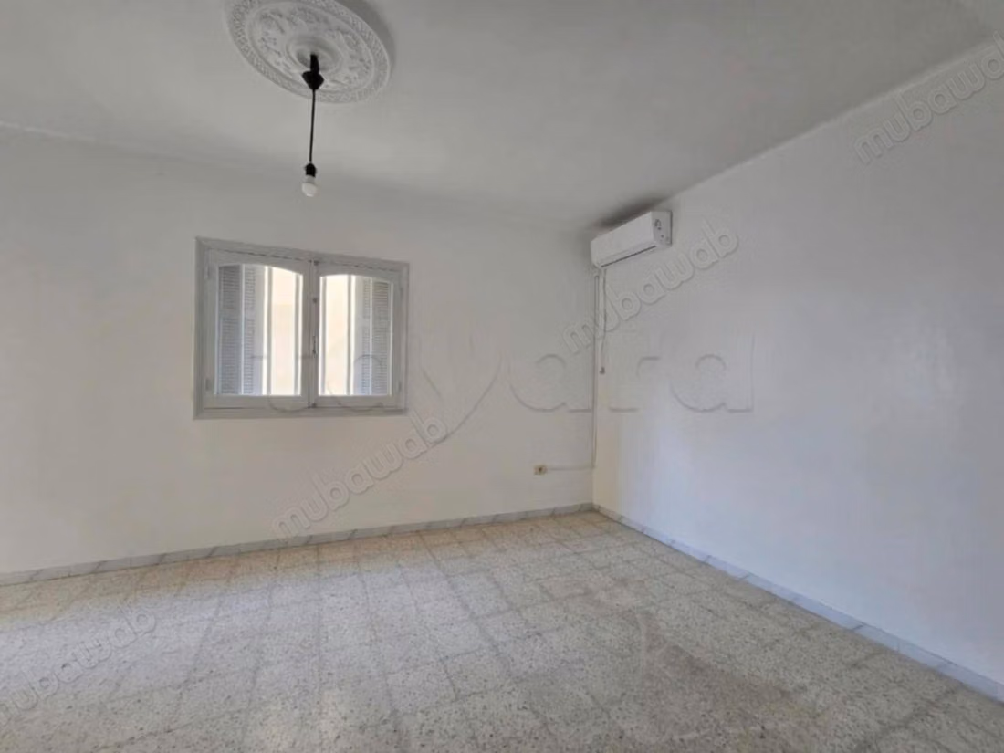 Bell'appartamento in affitto a Sahloul. 4 stanze. Ascensore e terrazza