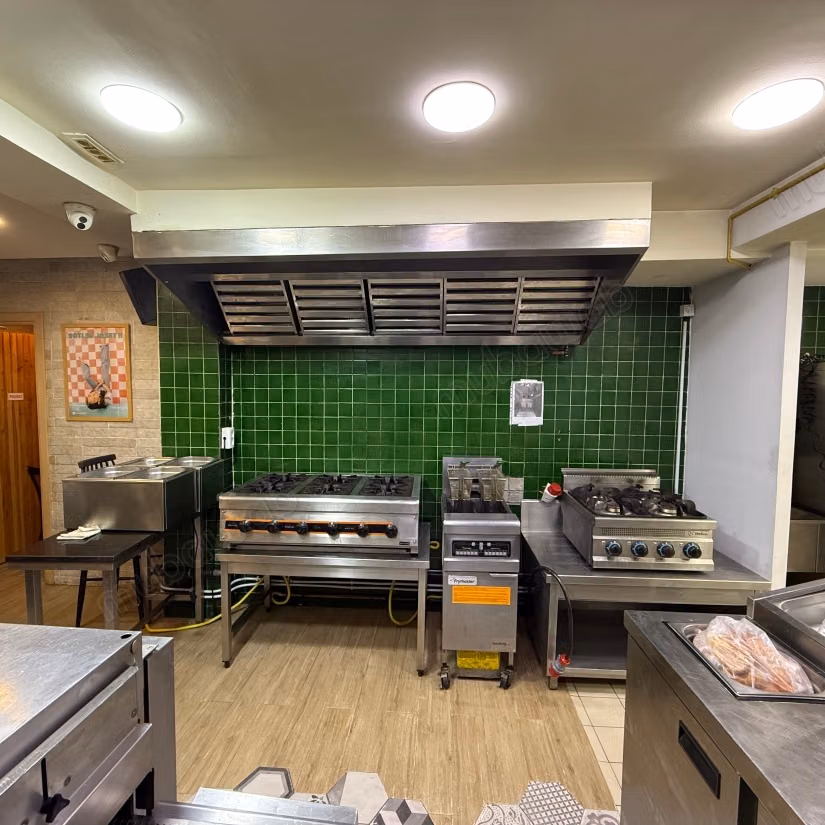 À céder: restaurant ricardo à ennasr 2 – emplacement premium