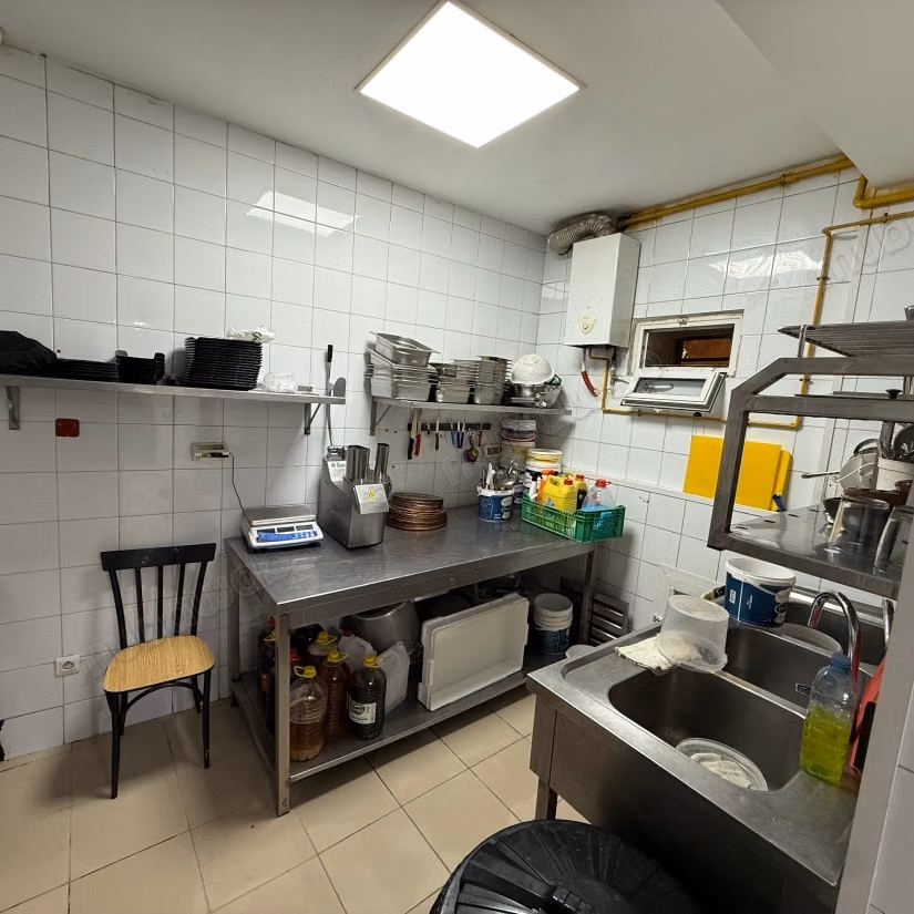 À céder: restaurant ricardo à ennasr 2 – emplacement premium