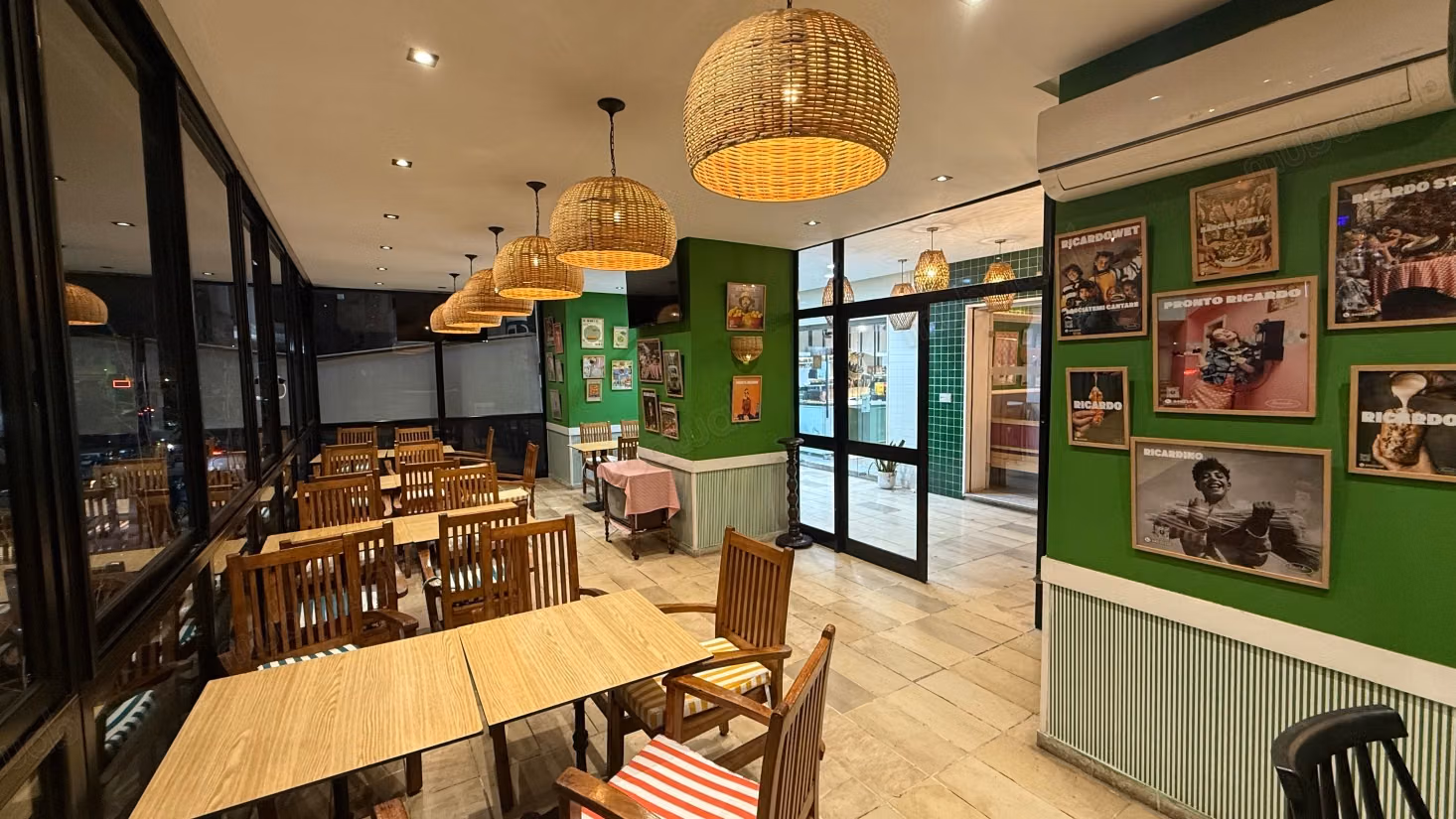 À céder: restaurant ricardo à ennasr 2 – emplacement premium