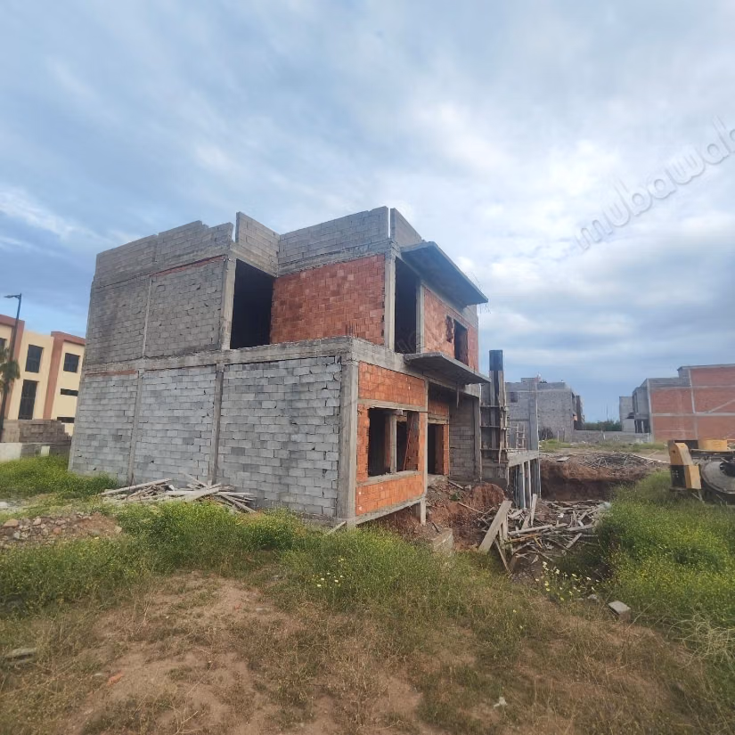 Villa semiacabada en venta – Distrito de Mysk