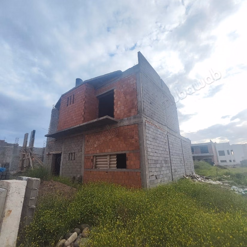 Villa semiacabada en venta – Distrito de Mysk
