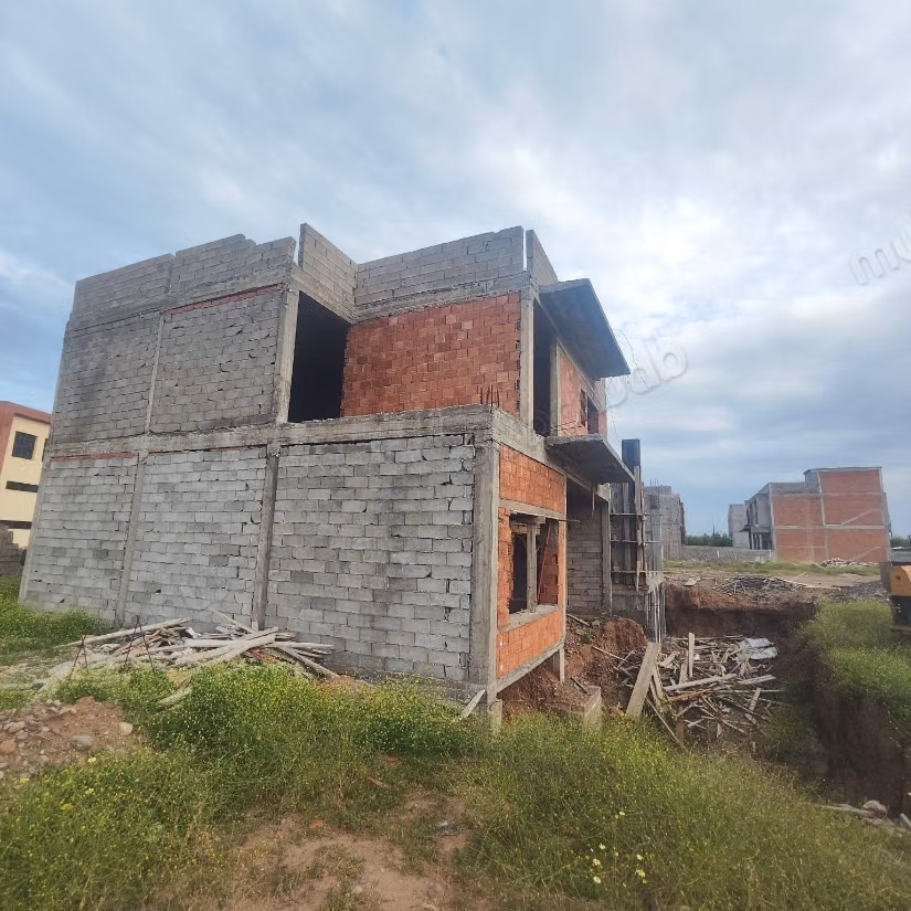 Villa semiacabada en venta – Distrito de Mysk