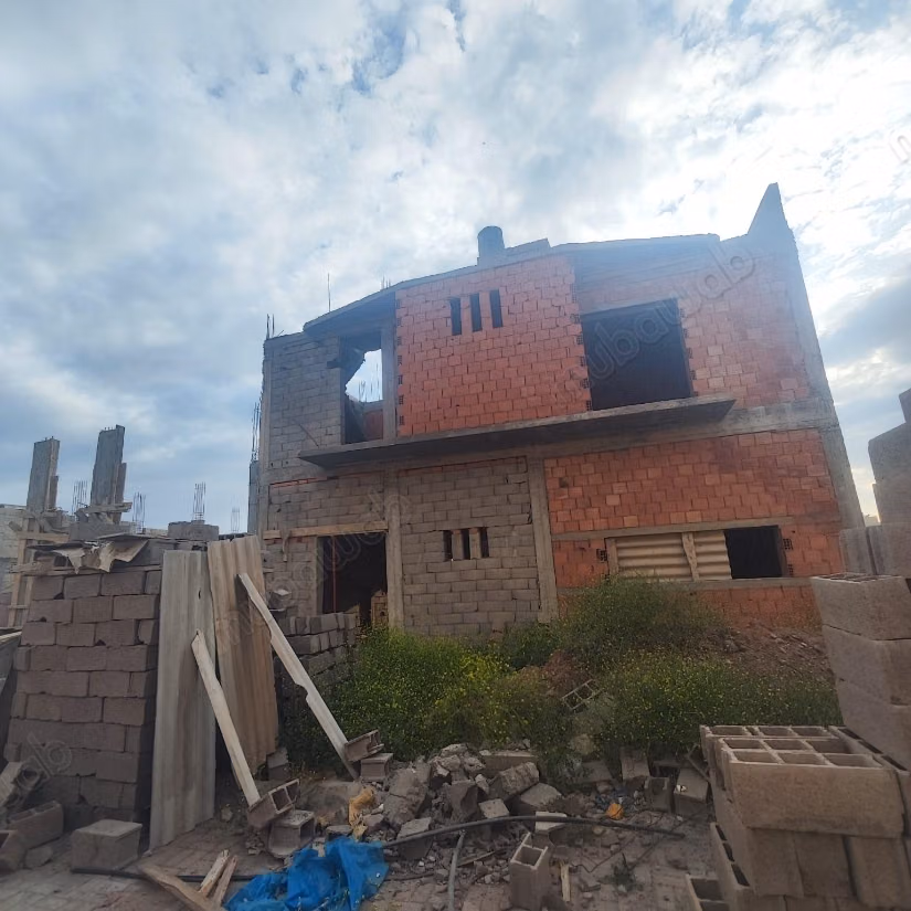 Villa semiacabada en venta – Distrito de Mysk