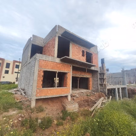 Villa semi finie à vendre – quartier mysk