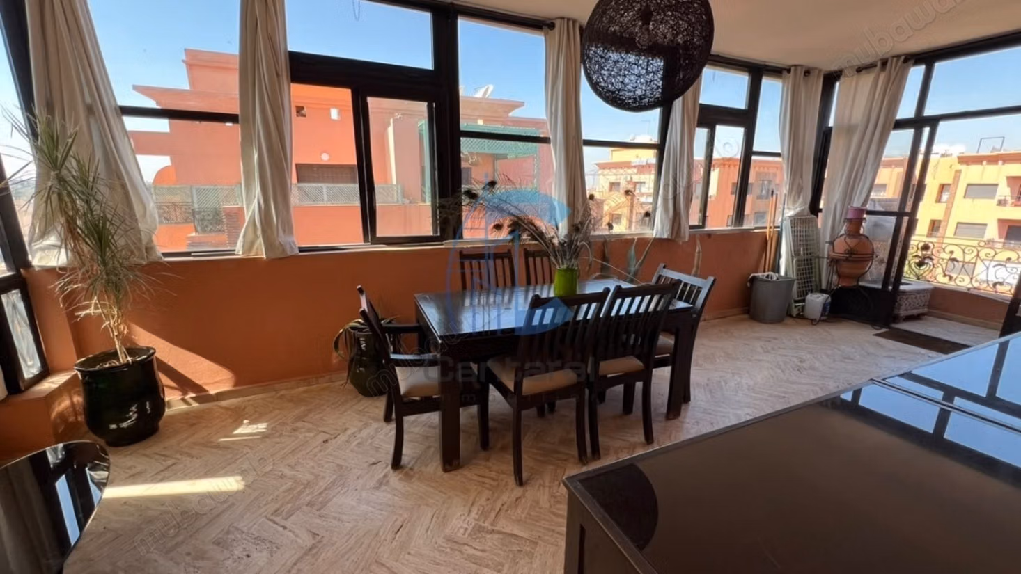 Appartement 2 chambres au dernier étage avec 3 terrasses et piscine collective hivernage