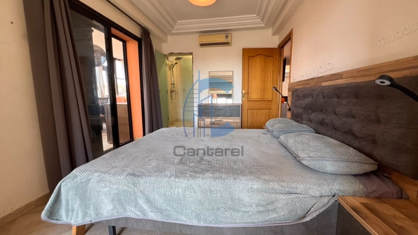 Appartement 2 chambres au dernier étage avec 3 terrasses et piscine collective hivernage