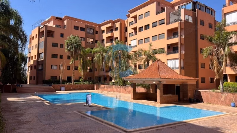 Appartement 2 chambres au dernier étage avec 3 terrasses et piscine collective hivernage