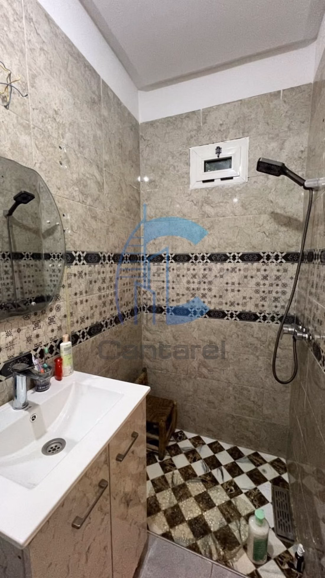 Villa de plain pied 3 chambres avec piscine sur 2500 m² de terrain 
route de fès