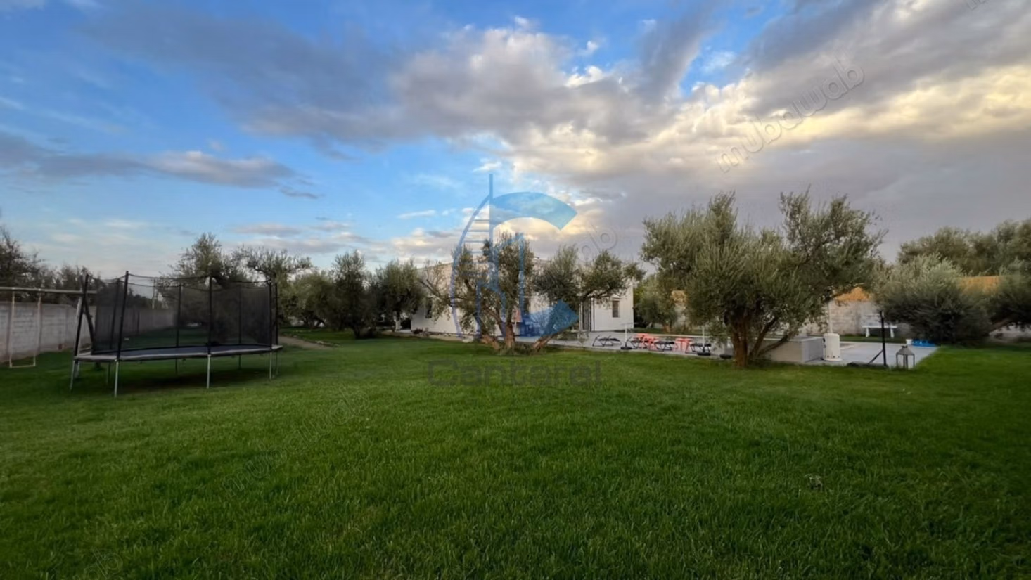 Villa de plain pied 3 chambres avec piscine sur 2500 m² de terrain 
route de fès