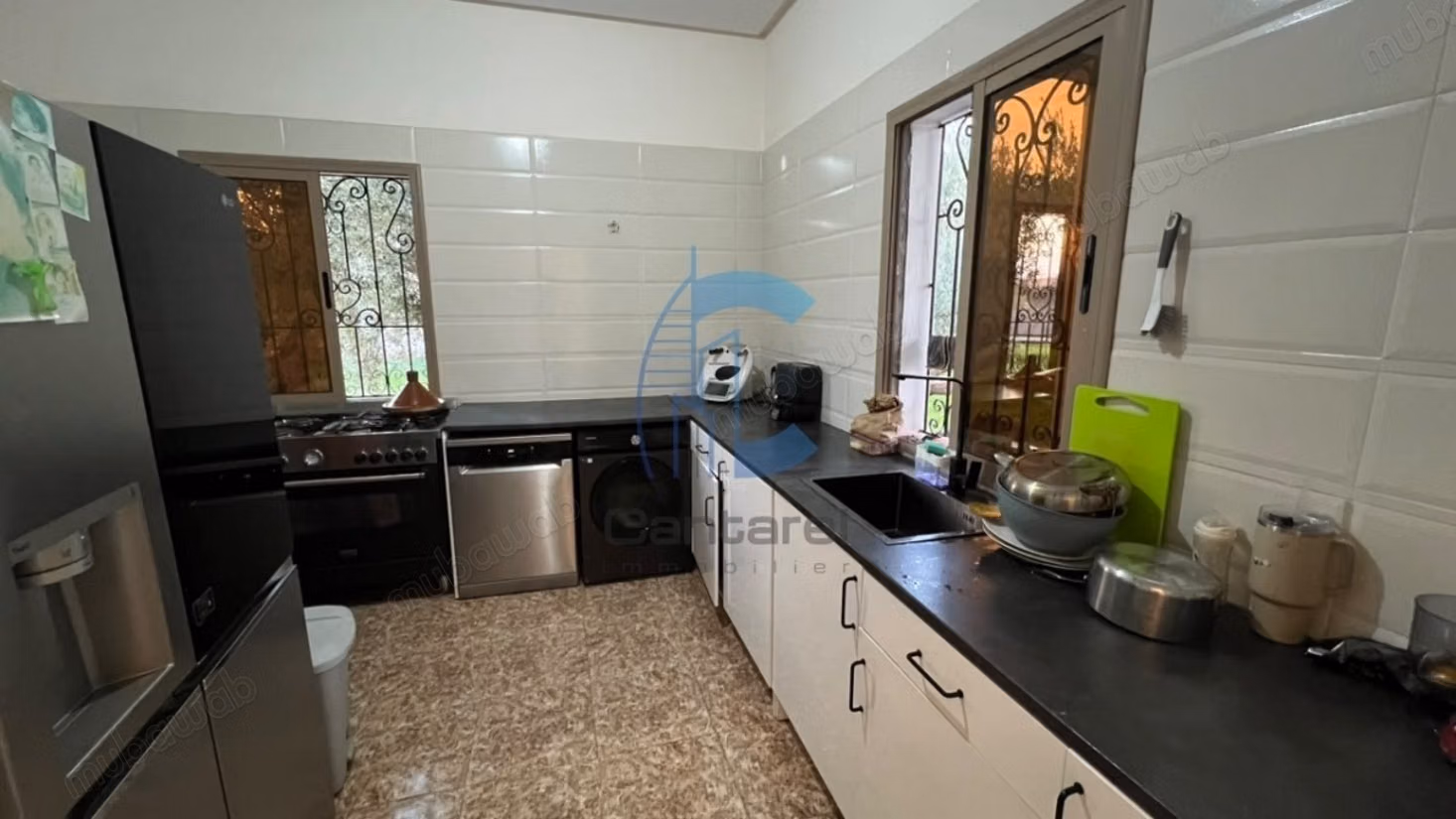 Villa de plain pied 3 chambres avec piscine sur 2500 m² de terrain 
route de fès