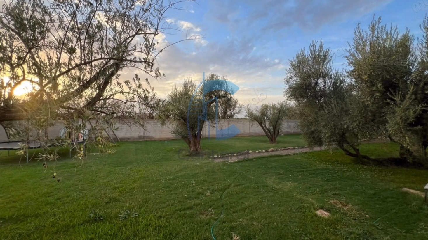 Villa de plain pied 3 chambres avec piscine sur 2500 m² de terrain 
route de fès