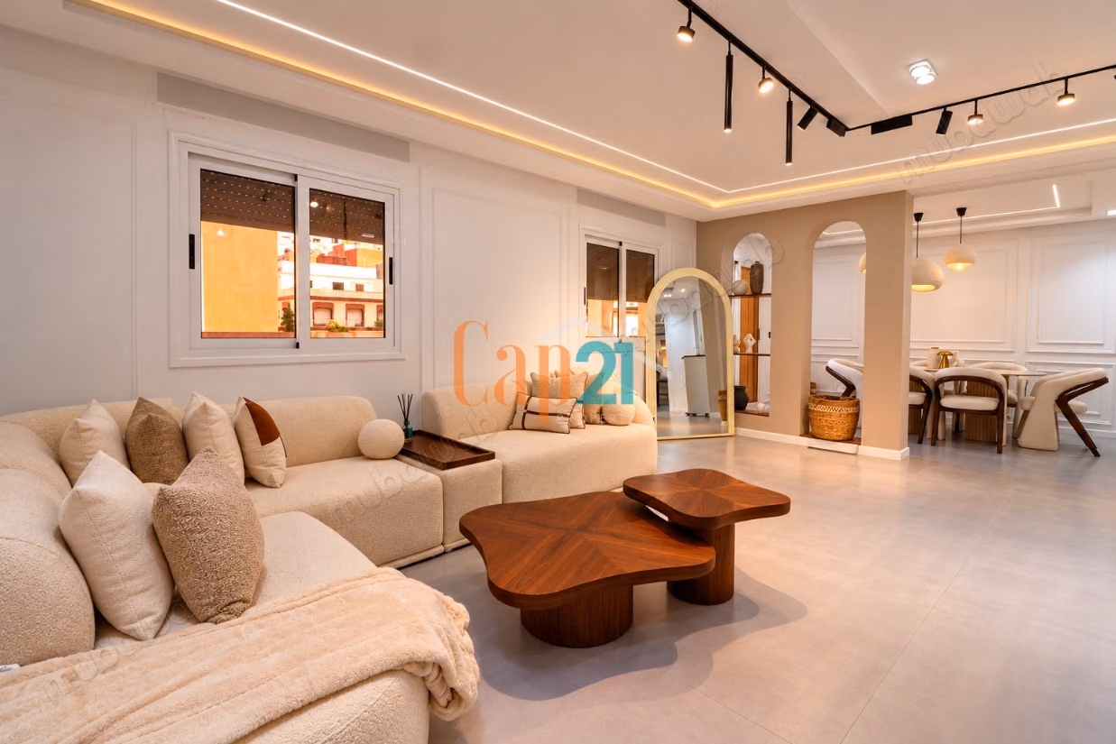 Apartamento vacío de 3 habitaciones en alquiler en el centro