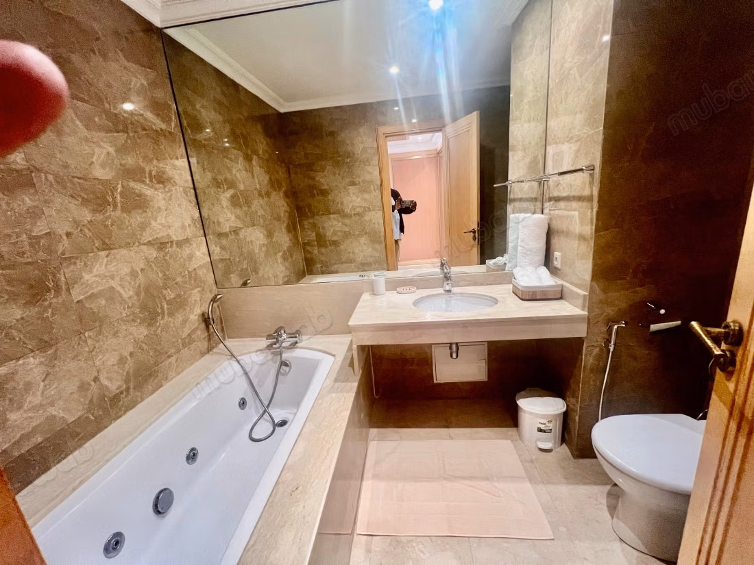 Très bel appartement en location à Samlalia. 
3 grandes pièces. 
Bien meublé