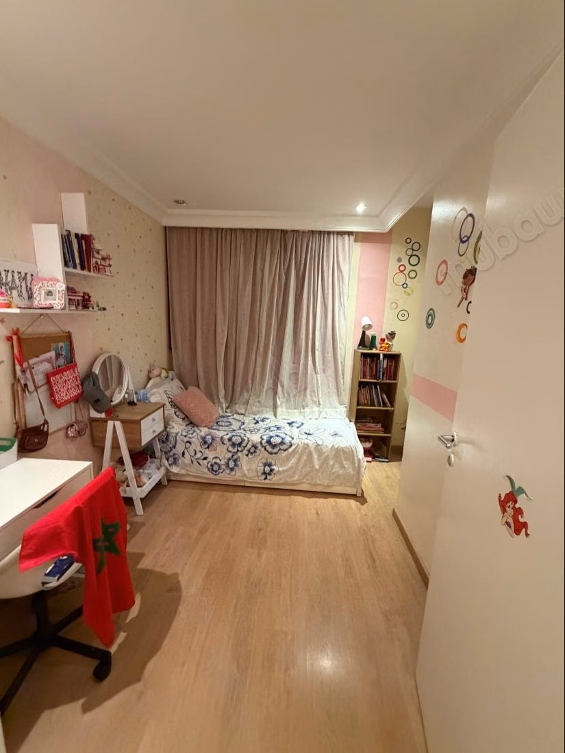 Bel appartement à vendre à El Manzeh 
3 chambres agréables. Meublé