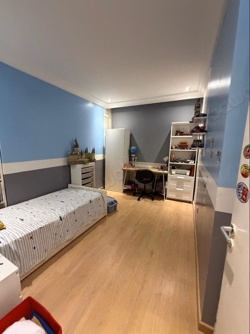Bel appartement à vendre à El Manzeh 
3 chambres agréables. Meublé
