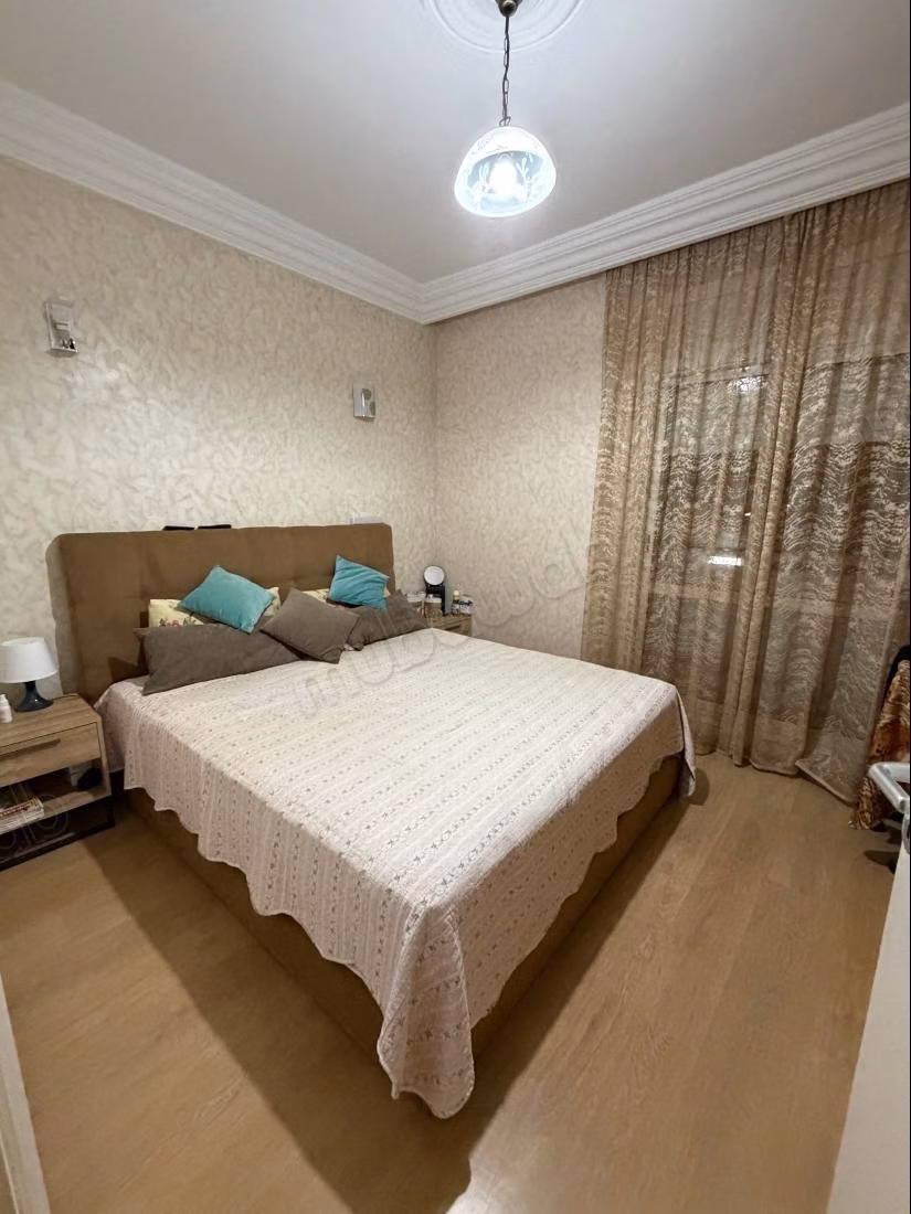 Bel appartement à vendre à El Manzeh 
3 chambres agréables. Meublé