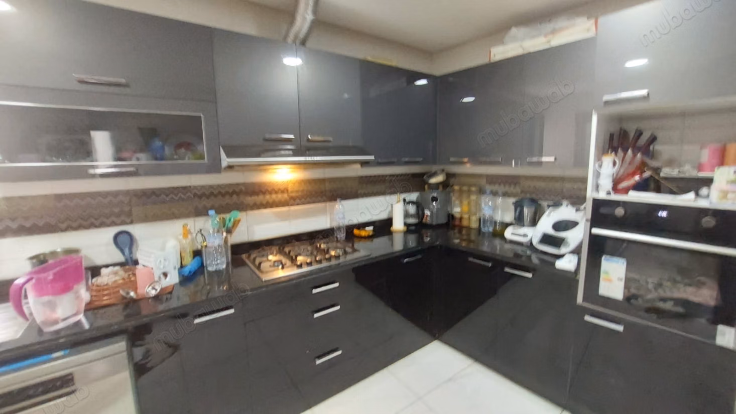 Mooie appartement te koop in Hamria. Totale oppervlakte 160 m². Typische Marokkaanse woonkamer, veilige residentie.