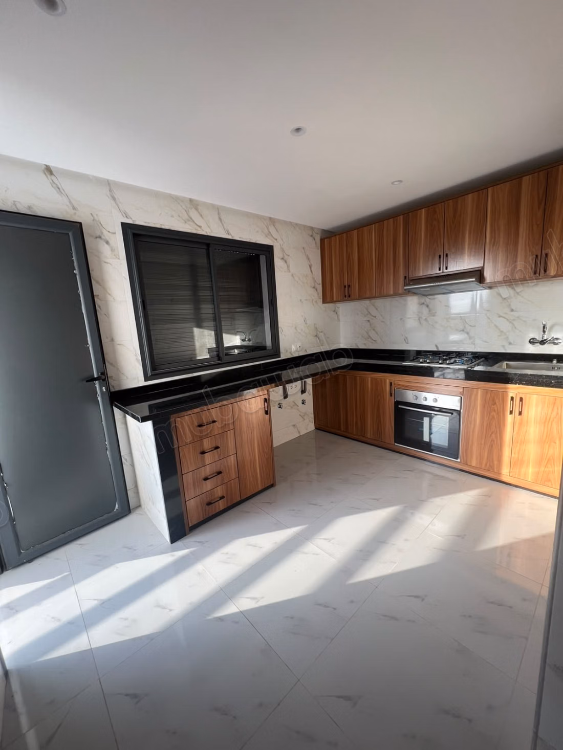 Appartamento in affitto a Riad Oulad Mtaa. 4 camere confortevoli. Con ascensore e terrazza