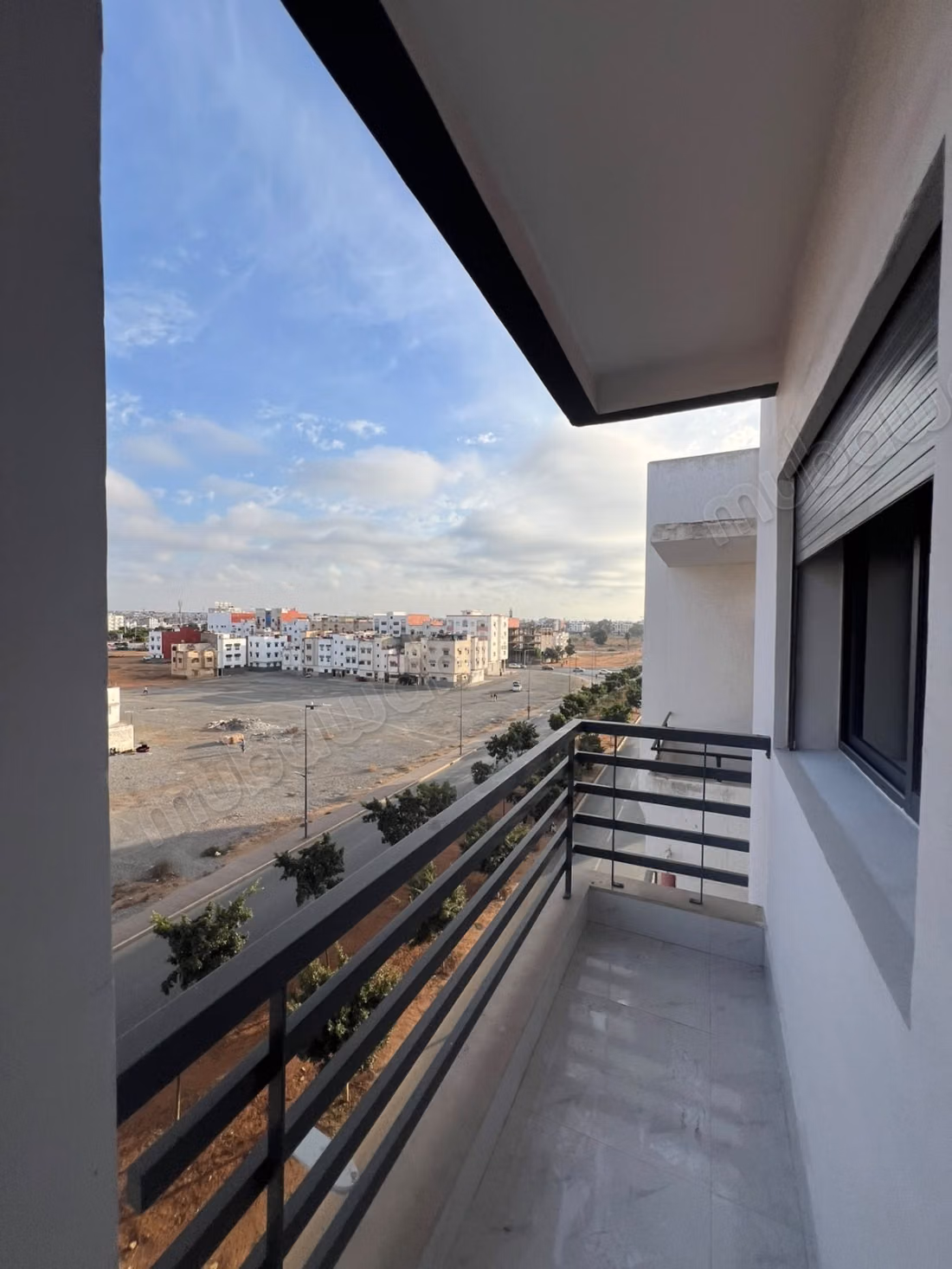 Appartamento in affitto a Riad Oulad Mtaa. 4 camere confortevoli. Con ascensore e terrazza