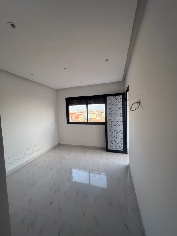 Appartamento in affitto a Riad Oulad Mtaa. 4 camere confortevoli. Con ascensore e terrazza