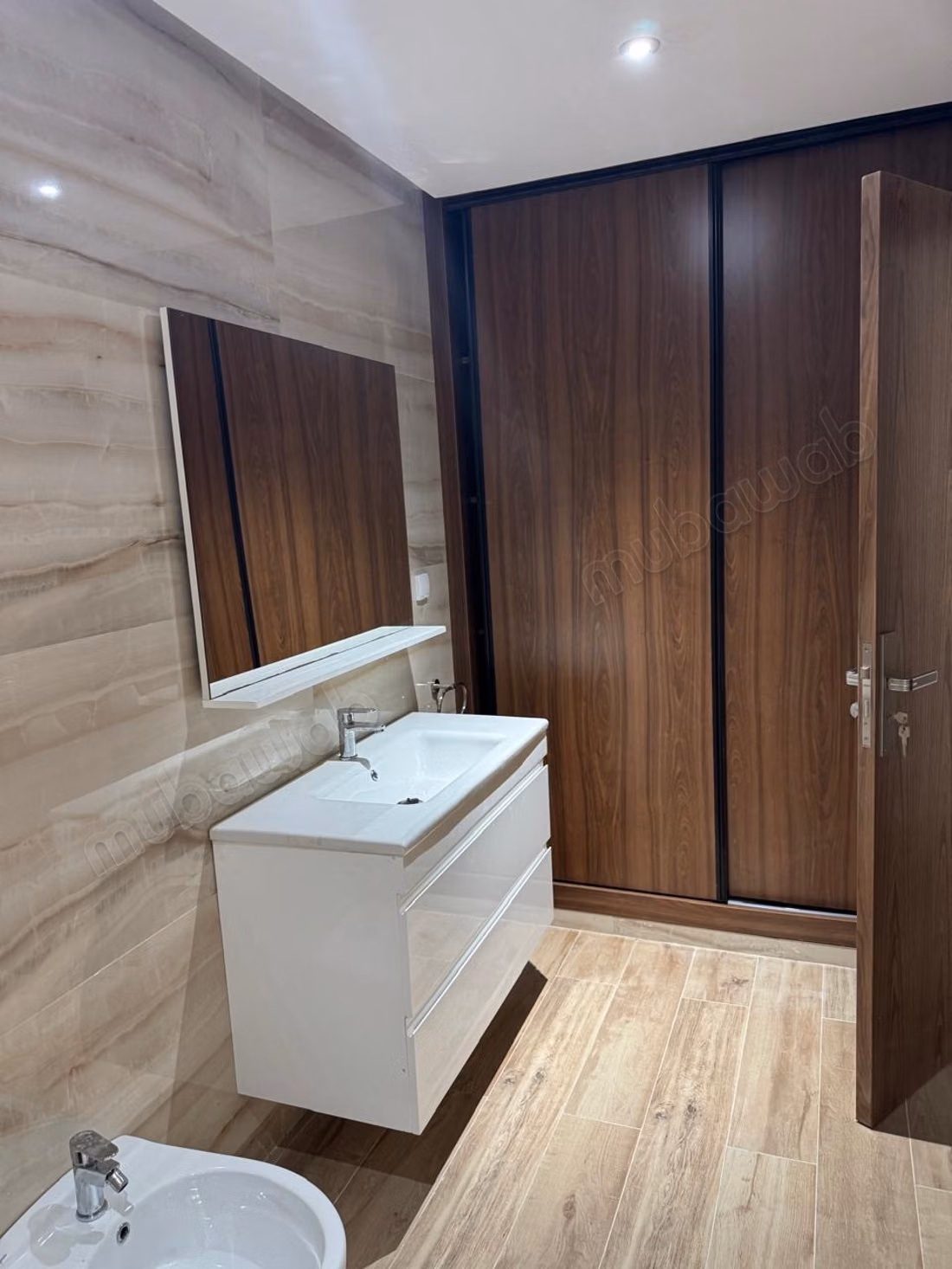 Bellissimo appartamento in affitto ad Agdal. Superficie di 170 m². Terrazza e ascensore