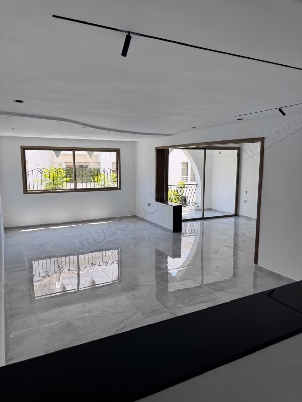 Muy bonito apartamento en alquiler en Agdal. Superficie de 170 m². Terraza y ascensor