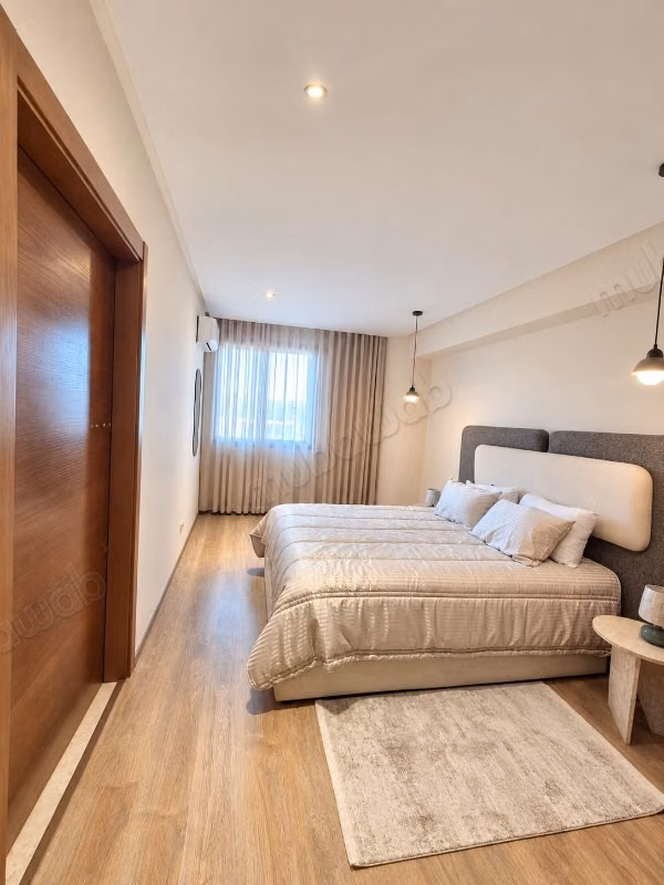 Très bel appartement en location à Dar Bouazza. 
1 belle chambre. 
Bien meublé